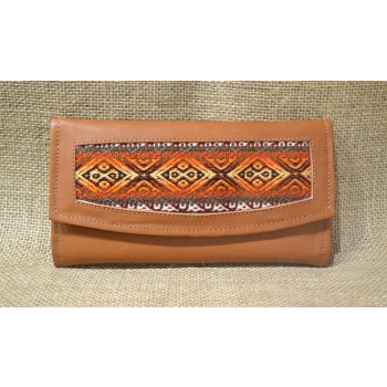 Portfel duży skórzany jasnobrązowy z etnicznym brązowym haftem .